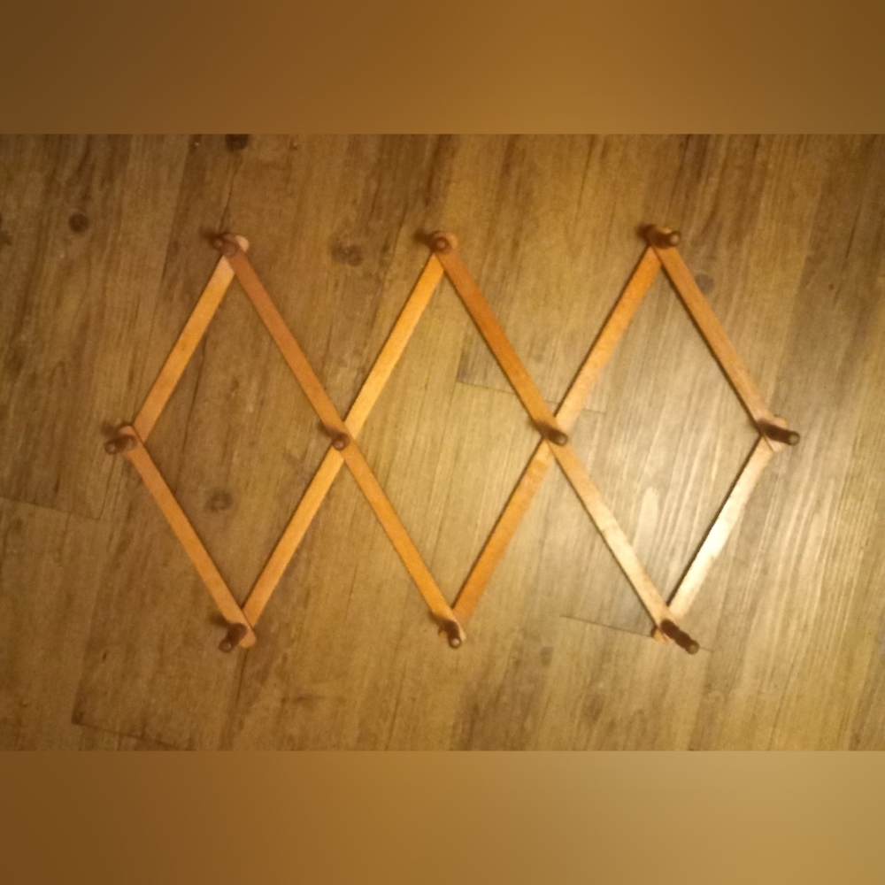 Expandable Wooden Hanging Rack - Picture 5 of 7